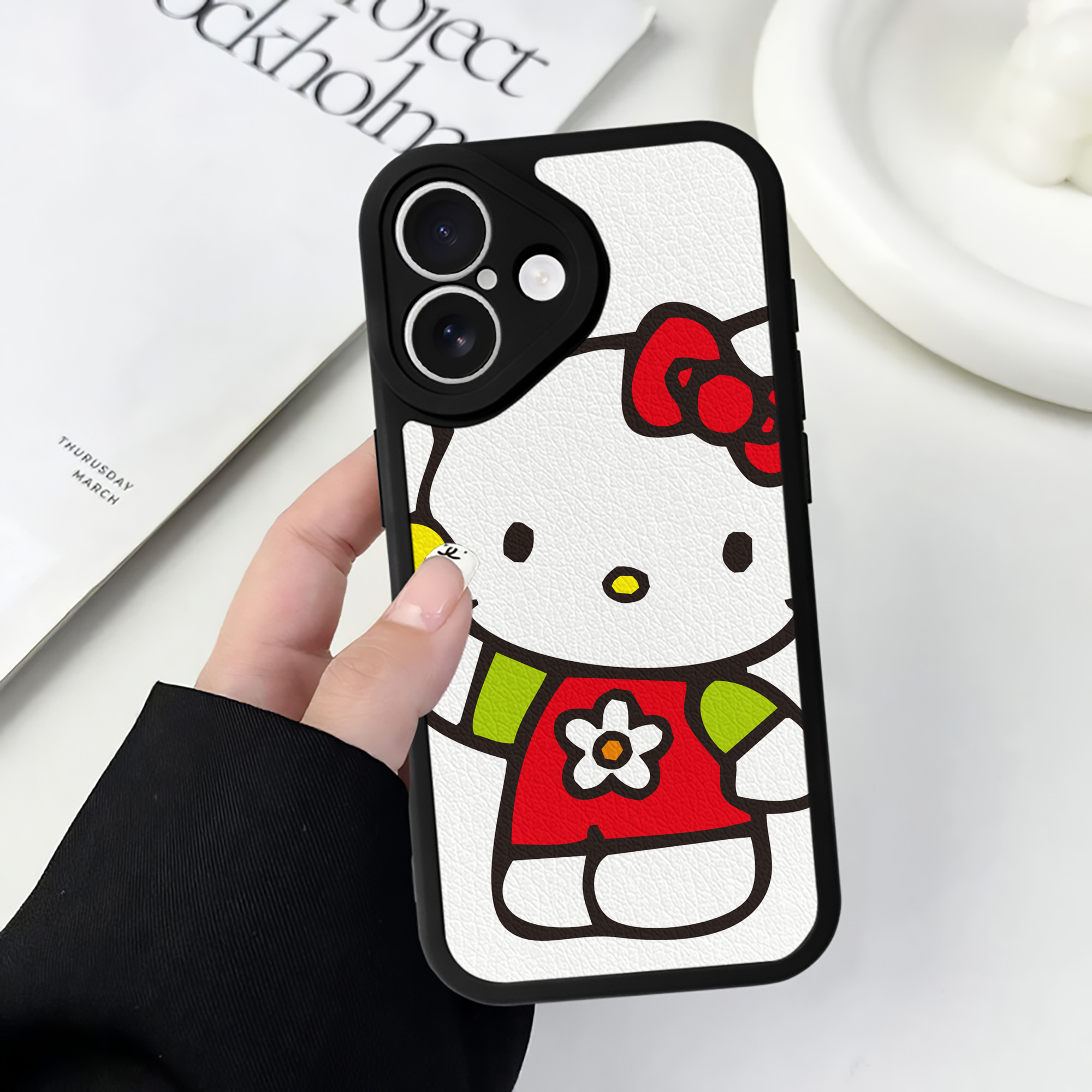 （画像用） Hello Kitty ハローキティ 【iPhone 16シリーズ対応】シリコンスマホケース（レザー調） 材質：シリコン